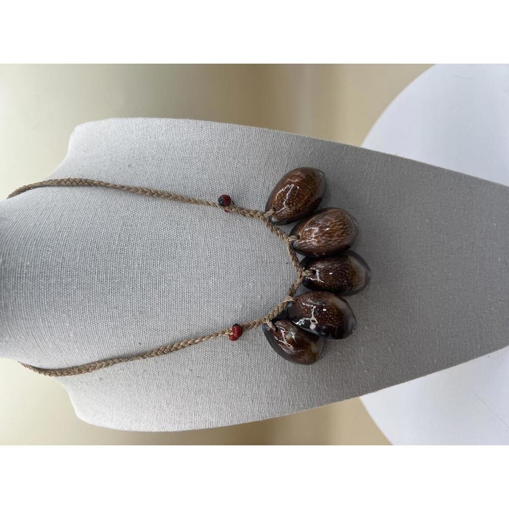 Native American Style Necklace with Brown Shell Pendants N65 - Picture 1 of 10